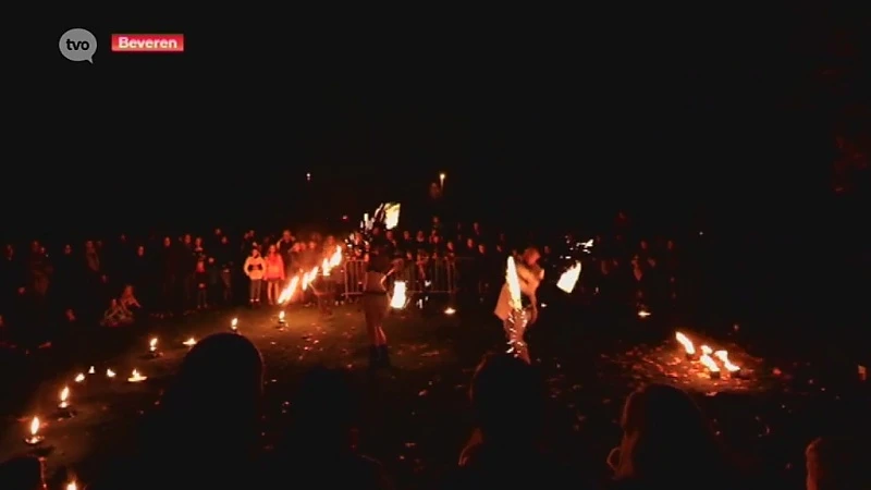 Feeërieke vuur- en lichtshow in Beveren ter ere van Sint-Maarten