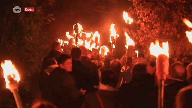 Fakkeltocht door Doel om bedreiging aan te klagen