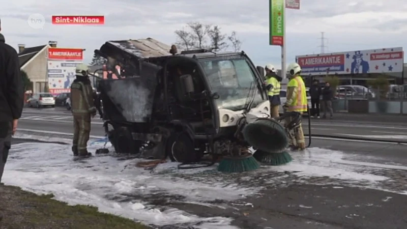 Veegmachine volledig uitgebrand in Sint-Niklaas
