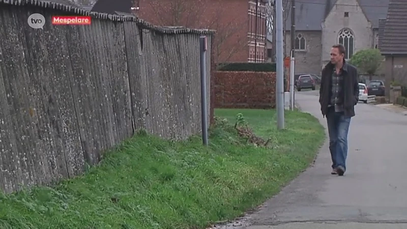 Zorgen om asbestplaten langs wandelpad in Mespelare