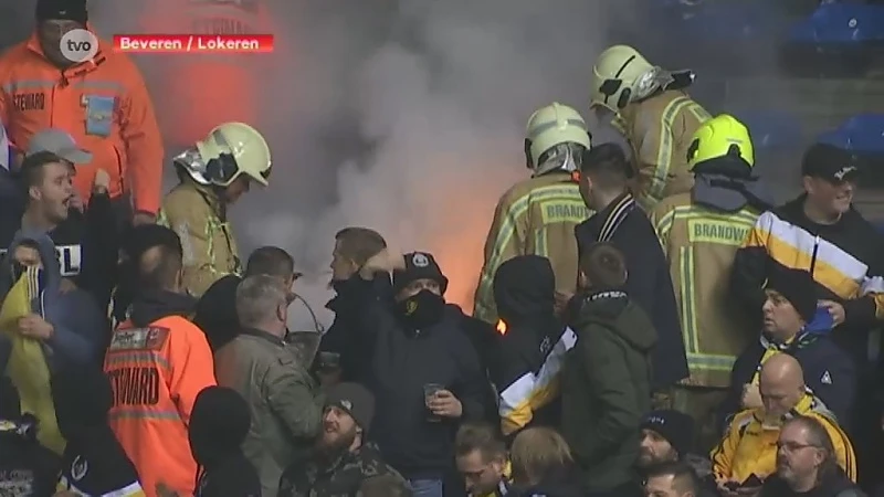 Supporters Lokeren reageren verlies af op tribune