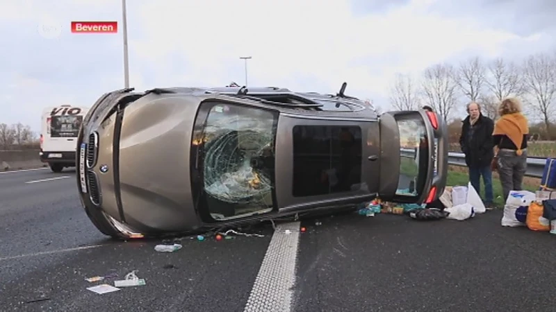 Auto met baby erin over de kop in Haasdonk