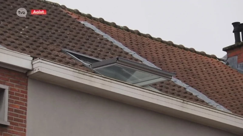 Bewoners ontsnappen via dakraam aan vlammen in Aalst