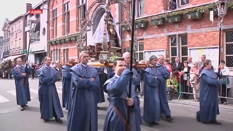 Lucas Van den Eynde centrale verteller van Hashtag M, de vroegere Mariale Processie van Lede