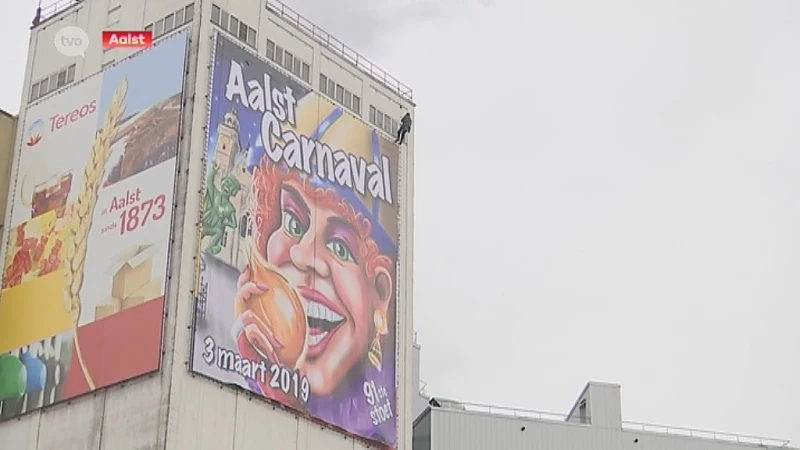 Reuzenaffiche Aalst Carnaval prijkt op Tereostoren