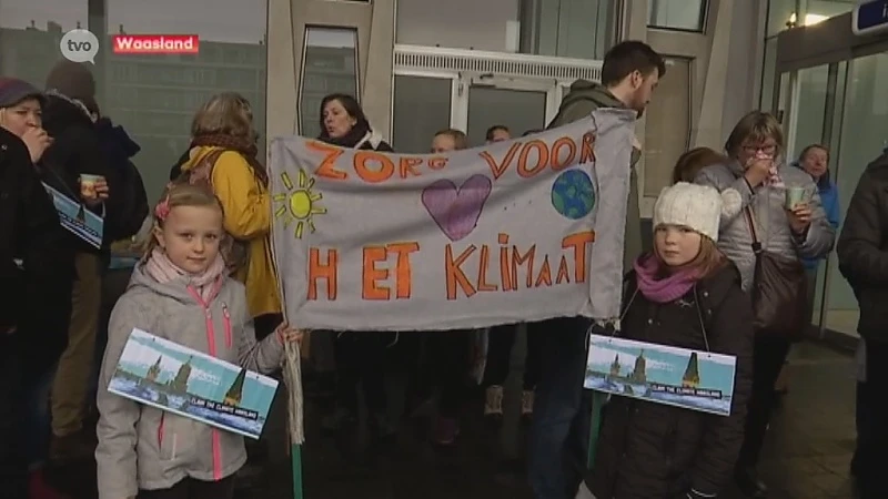 Hoofdafbeelding voor artikel Tienduizenden mensen op de…