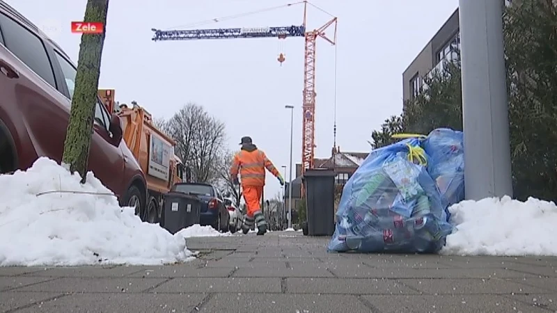 Respect voor de vuilnisman! Afvalophaling in de sneeuw is geen sinecure.