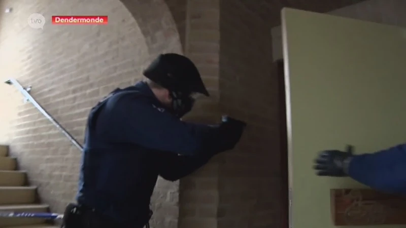 Abdijschool Dendermonde "geknipte" decor van spectaculaire politie-oefening