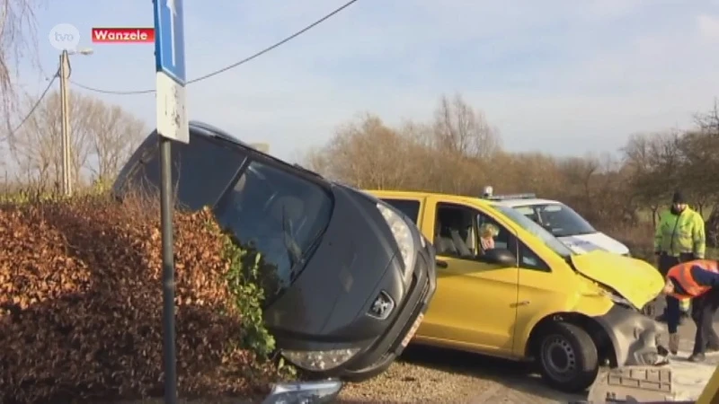 Crash op berucht kruispunt in Wanzele