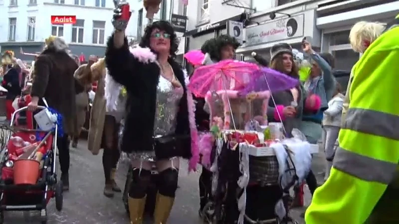 Hoofdafbeelding voor artikel Voil Jeanettenstoet zet traditiegetrouw…