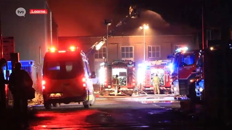 Drie minderjarigen verhoord voor brand in verlaten fabriek in Laarne