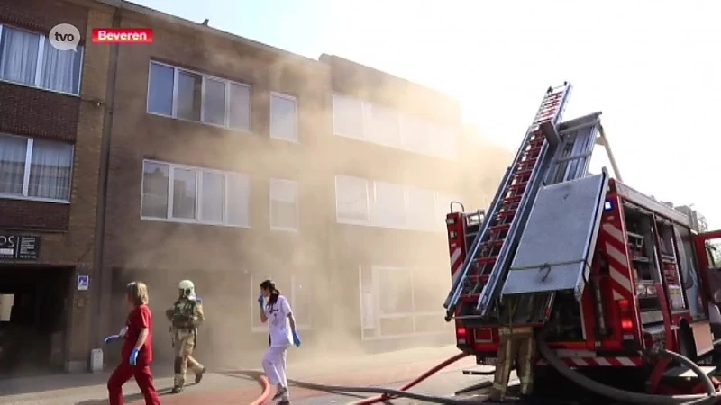 Vijf mensen lopen rookintoxicatie op bij appartementsbrand in Beveren