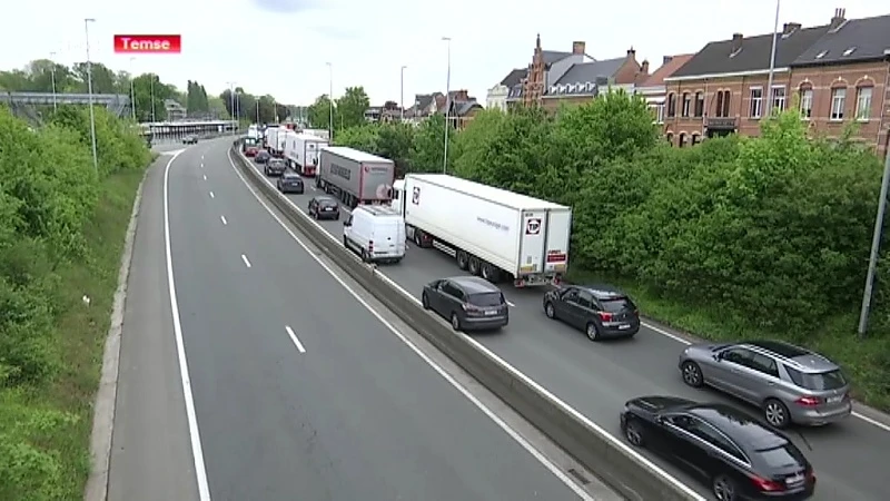 Verkeer muurvast door werken aan Scheldebrug in Temse