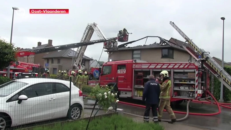 Woningbrand na blikseminslag in Lede en restaurant parking E17 Kalken beschadigd door dakbrand