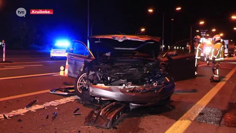 Politieachtervolging eindigt met crash op E17 in Kruibeke