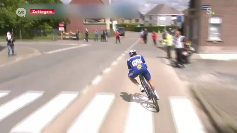 Evenepoel als eerste over aankomstlijn Baloise Belgium Tour in Zottegem
