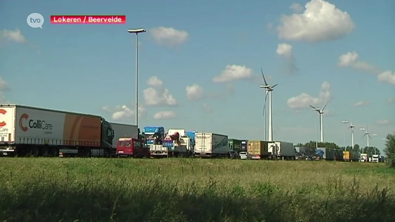Verkeershinder E17: "Als het te warm wordt, dan mogen ze bij mij in de koelwagen komen zitten"