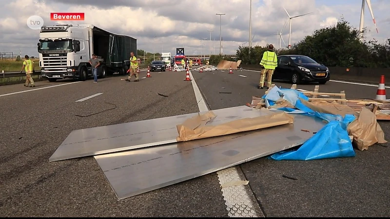 Spectaculair verkeersongeval op E34 in Beveren