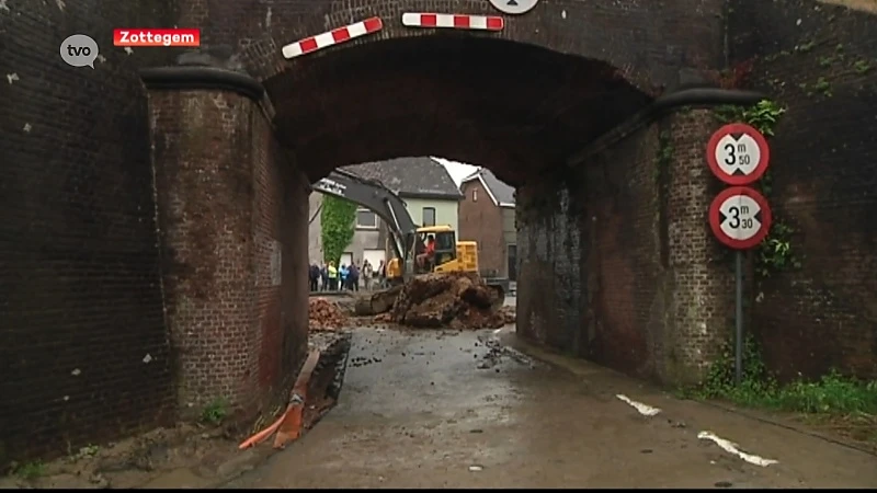 Oude spoorwegbrug Erwetegemstraat Zottegem wordt fietstunnel