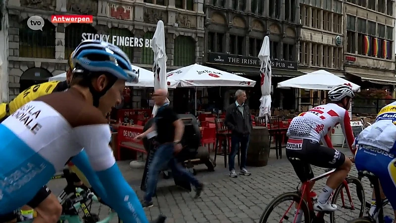 Mathieu van der Poel zij aan zij met streekrenners aan de start van Natour-dernycriterium Antwerpen