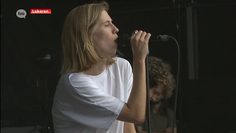 Whispering Sons pakken met donkere sound Grote Kaai helemaal in