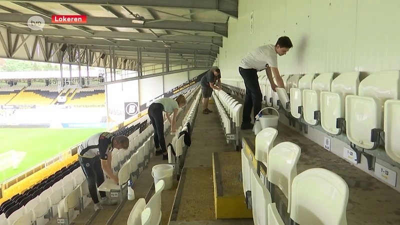 Lokeren-supporters vegen letterlijk de spons over een 'schijtseizoen'