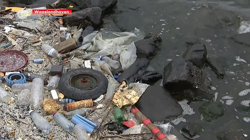 Waaslandhaven gaat dokken proper houden met experimentele plasticvanger