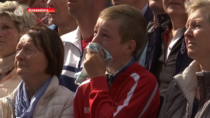 Hoofdafbeelding voor artikel Honderden mensen volgen plechtigheid…