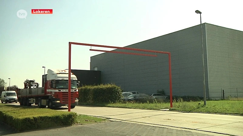 Infrabel installeert hoogtebegrenzer aan spoorwegovergang Lokeren