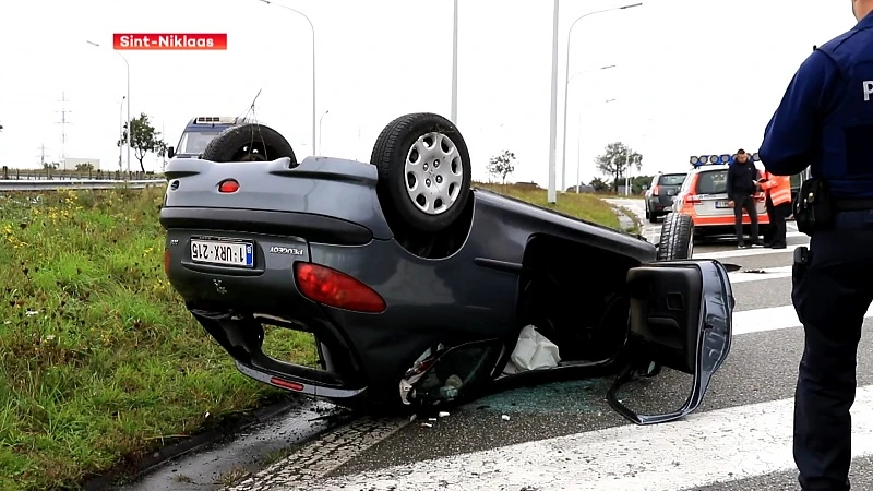 Wagens aan het slippen na hevige regenval