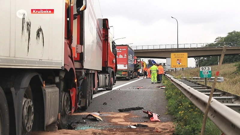 4 Vrachtwagens botsen op E17 richting Antwerpen