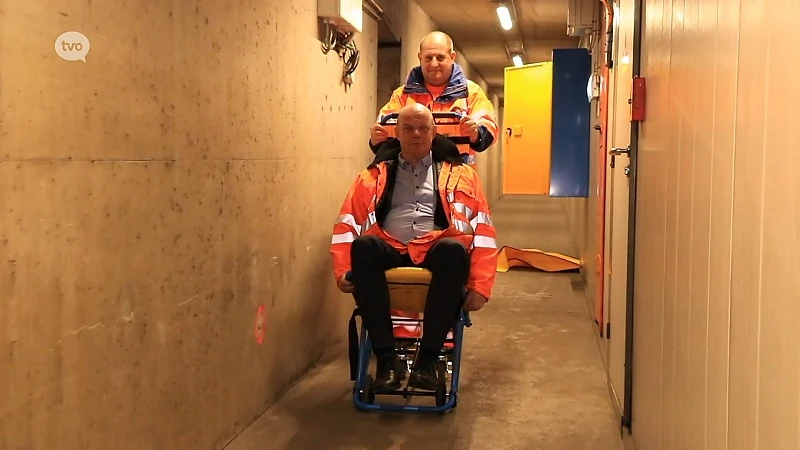 Hoofdafbeelding voor artikel Hulpdiensten installeren evacuatiestoelen…