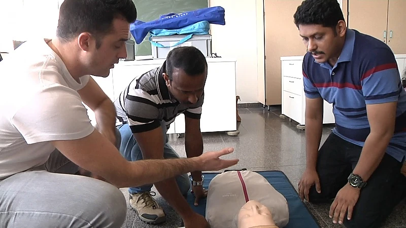 Tekort aan verpleegkundigen, 26 Indische studenten verpleegkunde scholen bij in Aalst