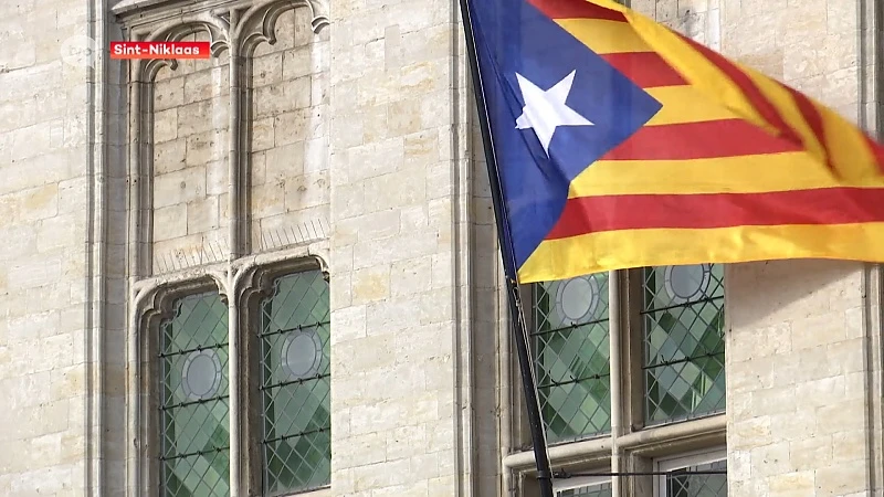 Sint-Niklaas schepencollege laat Catalaanse vlag wapperen aan stadhuis