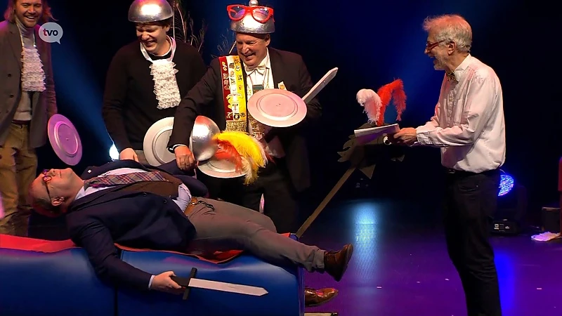 Aalsters burgemeester en schepenen nemen plaats op "waarheidsgetrouwe replica" van Ros Beiaard