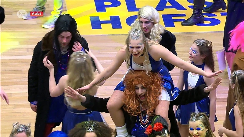 Kolkend forum ziet Okapi Aalstar carnavalsmatch winnen