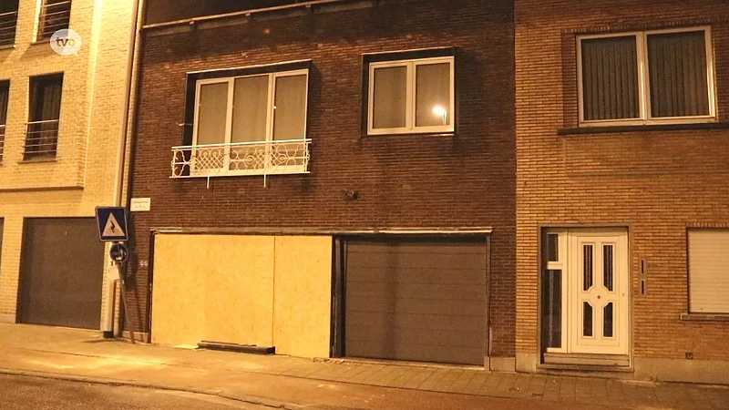 Bestuurder rijdt gevel van woning binnen in Aalst en pleegt vluchtmisdrijf