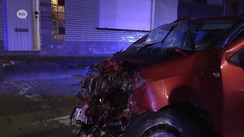 Heldergem: Auto ramt gevel en komt pas 100 meter verder tot stilstand