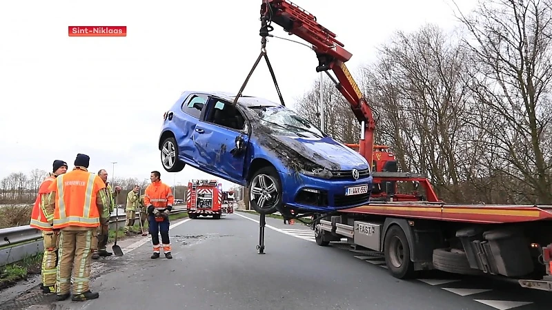 Sint-Niklaas: Jongeman zonder rijbewijs over de kop