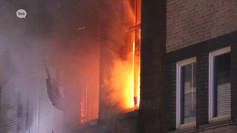 Uitslaande brand in Aalsterse Bredestraat: Brandweer brengt bewoner in veiligheid in tuin
