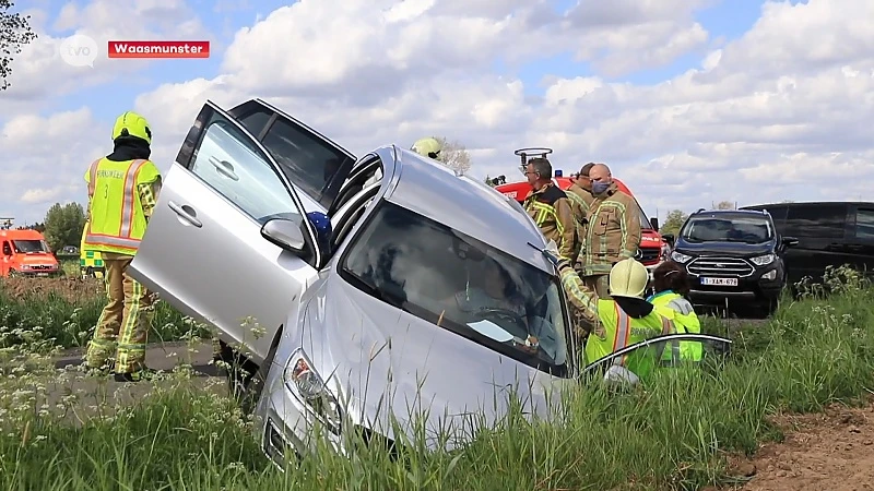 Vrouw zwaargewond na auto-ongeval in Waasmunster