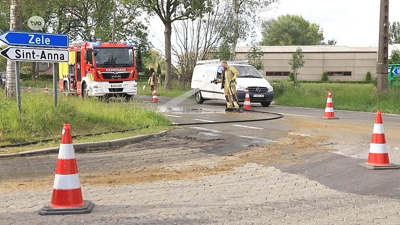 Landbouwer laat kilometerslang spoor van kippenmest na in Waasmunster, Hamme en Zele