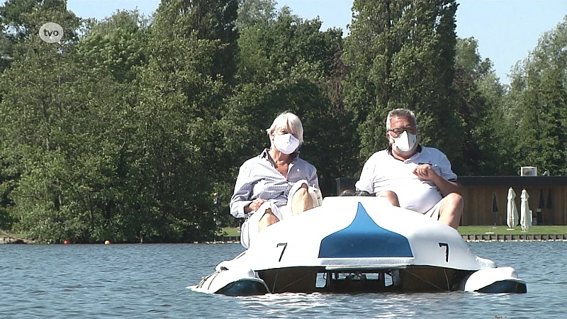 Eerste bootjes dobberen op Donkmeer