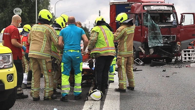 Opnieuw rijdt vrachtwagen in op file op E17 in Haasdonk