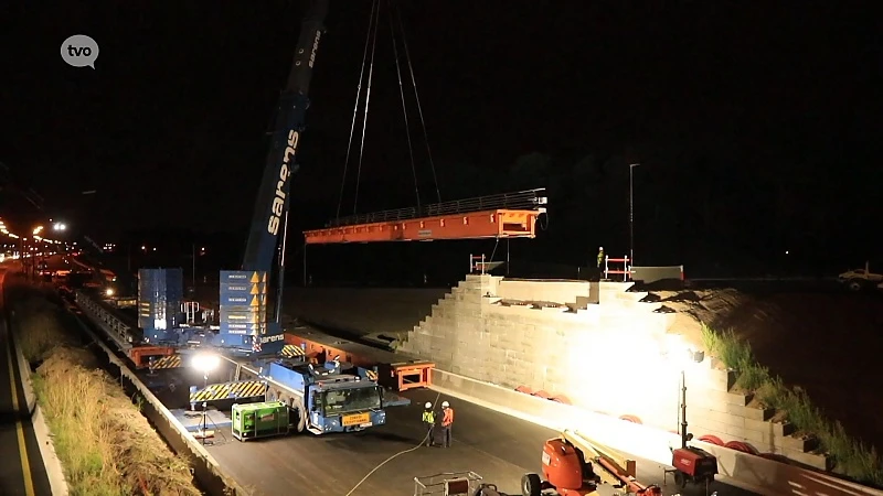 "Keerbrug" naar Zwijndrecht geïnstalleerd over E17 in Kruibeke