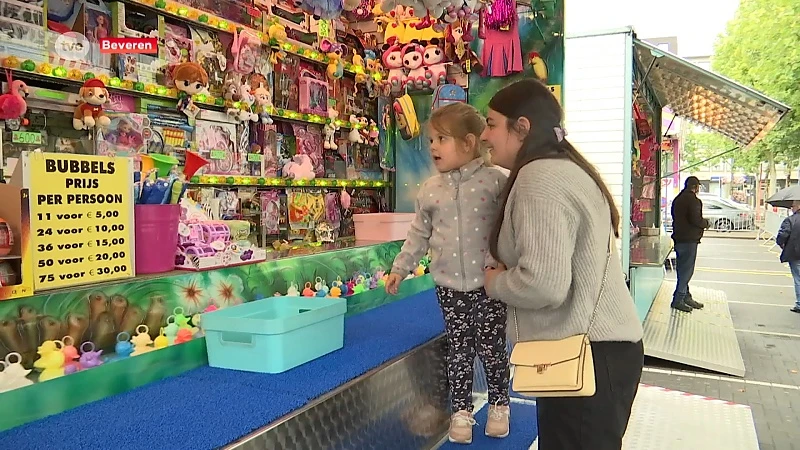 De kermis is er terug, kramen staan opgesteld in Beveren