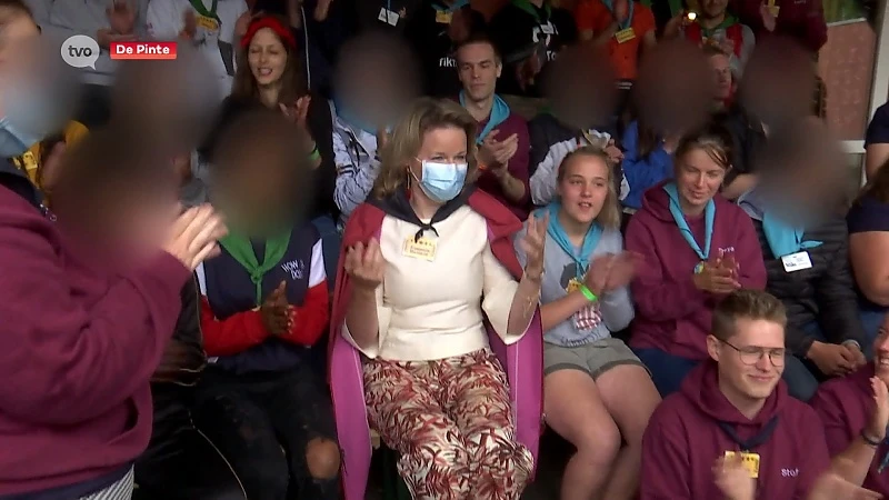 Koningin bezoekt jongerenkamp van vzw Kadee in De Pinte