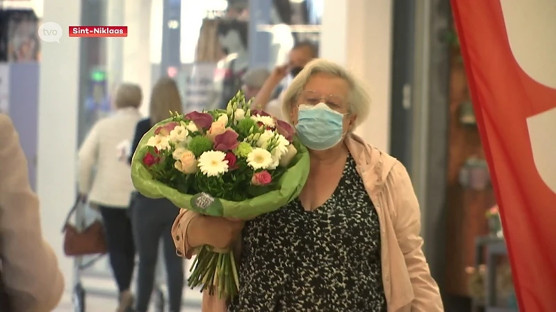 Extra veiligheidspersoneel Waasland Shopping voor controle mondmaskers