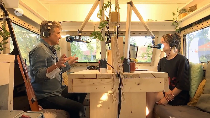 Bart Peeters haalt festivalherinneringen op bij Lokerse Feesten On Air
