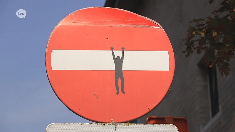 Grappige graffiti op verkeersborden in Lokeren en Waasmunster blijft een misdrijf